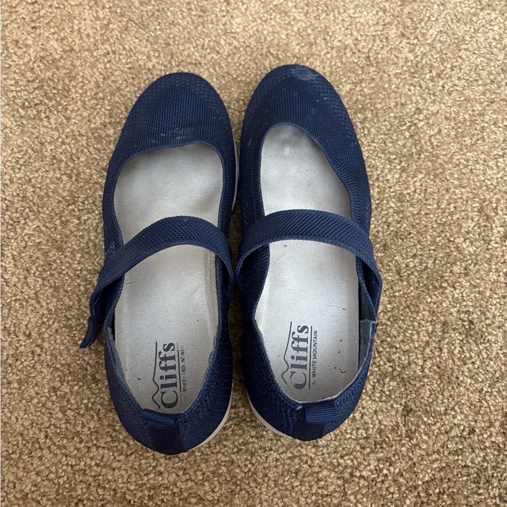 Cliffs by WHITE MOUNTAIN Navy Flats